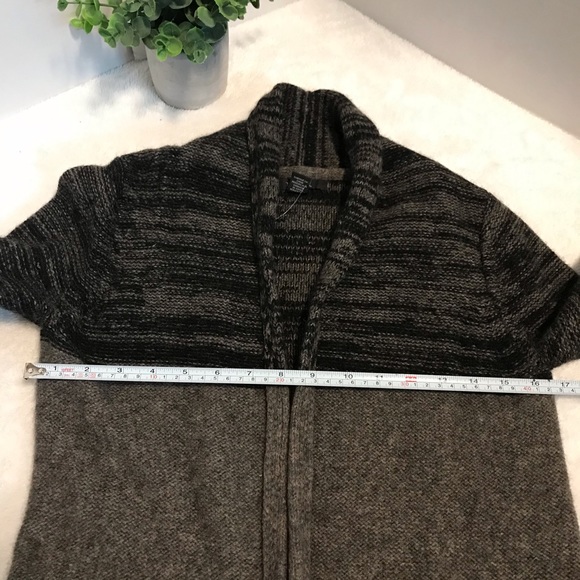 Tahari wool blend gray and black striped open long cardigan size Medium - Picture 8 of 9